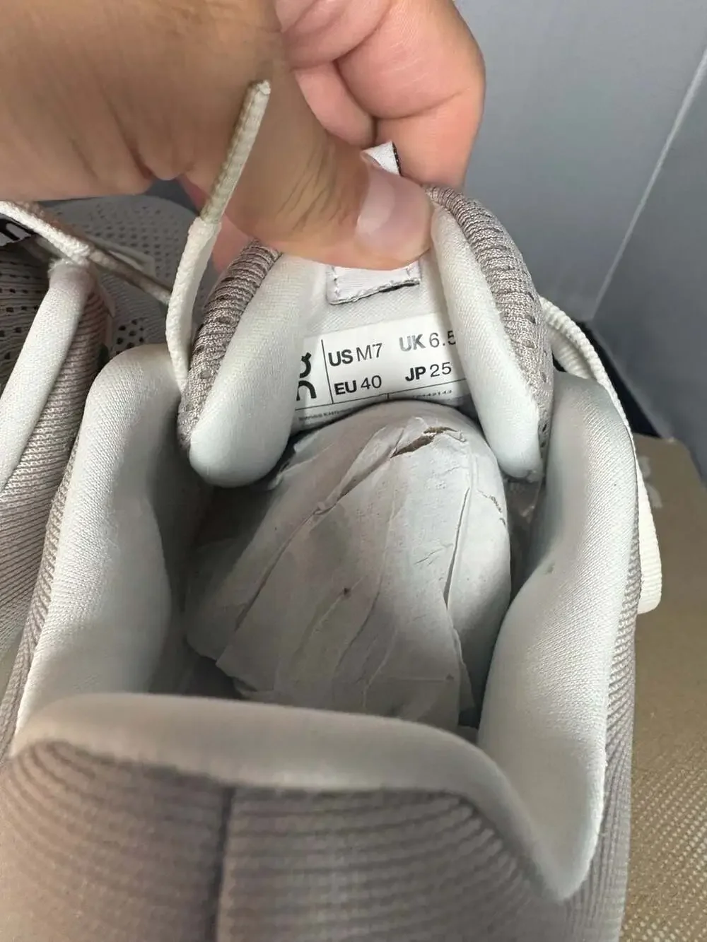 On Cloudsurfer US M7 W8.5 Pearl Ivory Running Shoes
